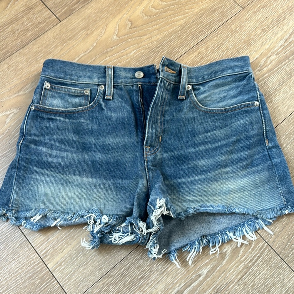 JCREW RELAXED FIT SHORT SIZE 26!!
